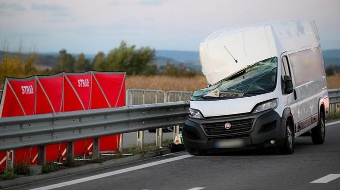 У Польщі вантажівка врізалась у мікроавтобус з українцями: двоє загиблих, пʼять поранених