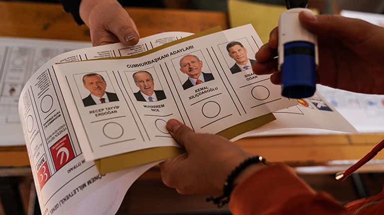 Официально: первый тур президентских выборов в Турции не определил победителя