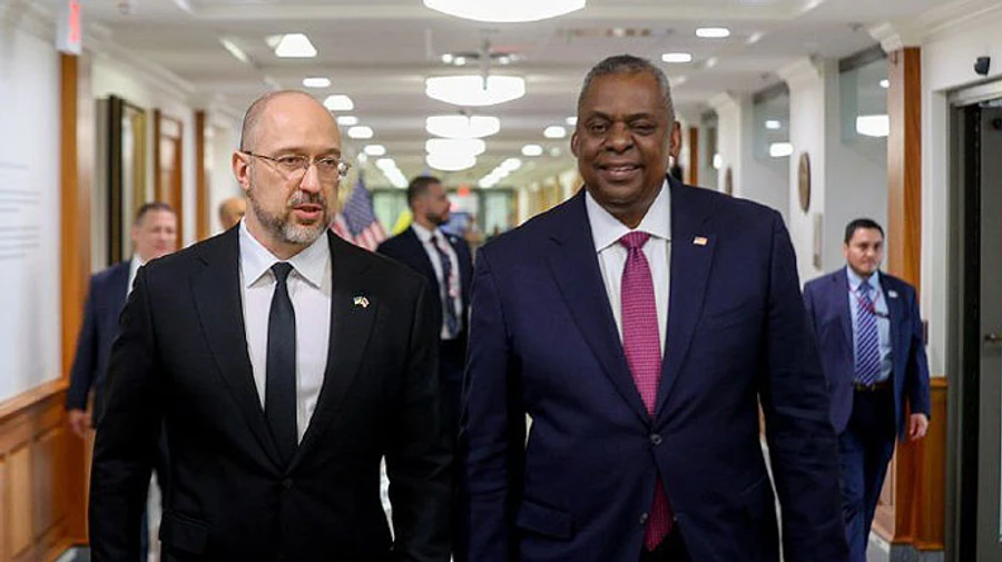 Ukraine's Prime Minister meets US Defense Secretary, asks for fighter jets for Ukraine