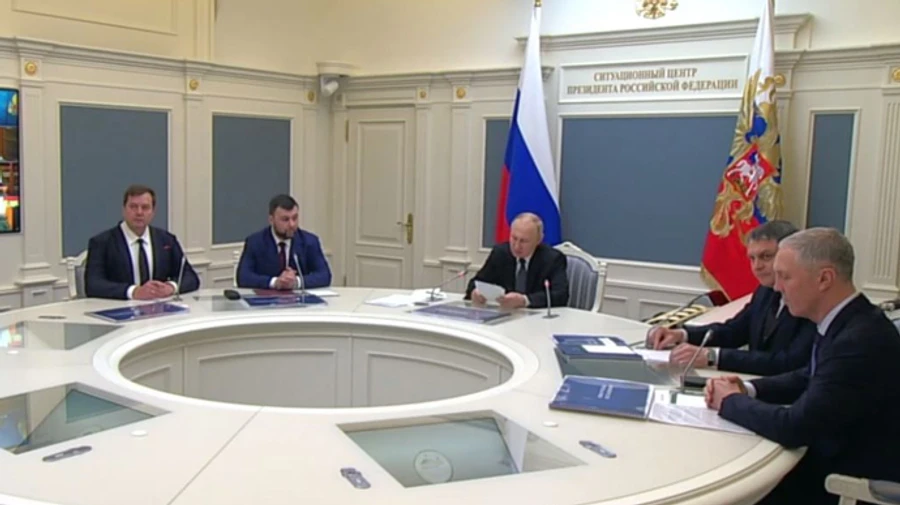 Путін зібрав колаборантів і вимагає від них боротися з неонацизмом в окупації