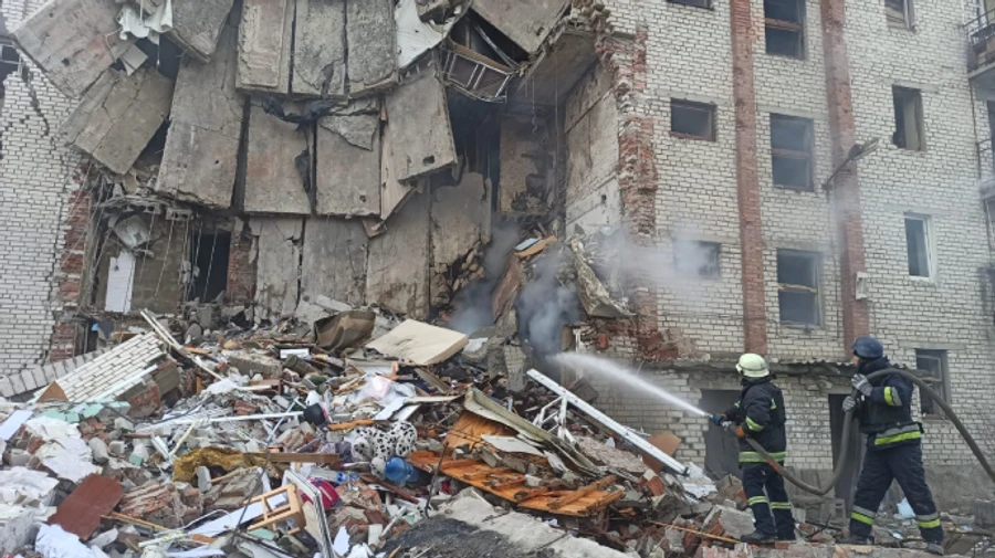 Russian troops hit high-rise building in Lyman in Donetsk Oblast, 8 floors destroyed