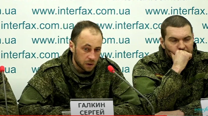 Пленные российские разведчики дают брифинг, как и почему приехали в Украину
