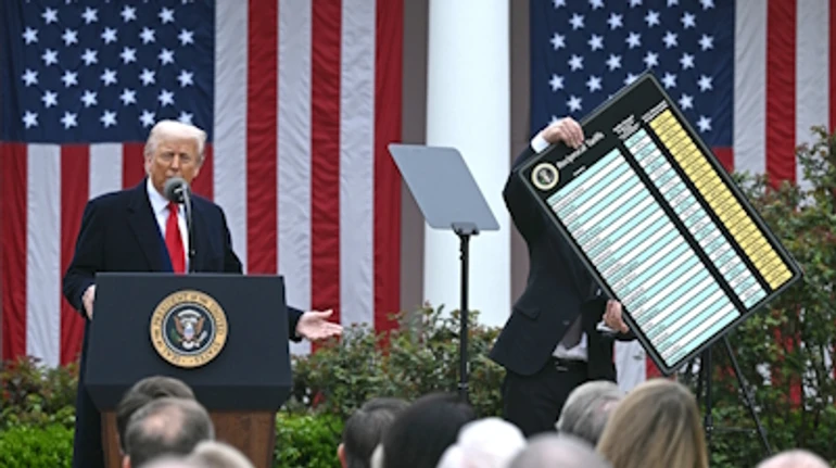 Трамп оголосив торговельну війну проти всіх. Як реагує світ?