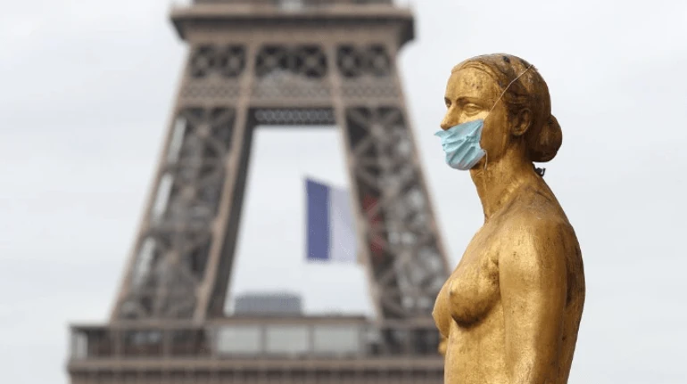 Во Франции началась пятая волна COVID — министр