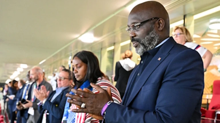 Мертвые аудиторы, новые дороги и военные преступники: как правил первый в мире футболист-президент