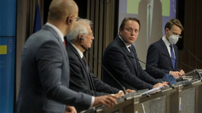 Шантаж із Миротворцем: як комісар від Угорщини зривав домовленості України та ЄС