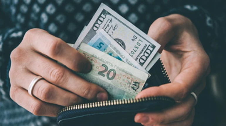 Операція Девальвація: як Нацбанк знецінює курс гривні