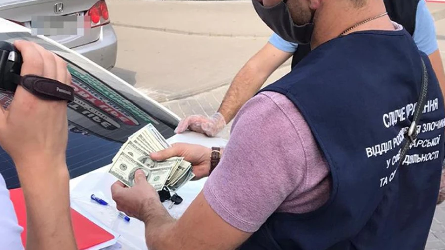 Незаконний ремонт на Подолі: в Києві на хабарі погоріли чиновники