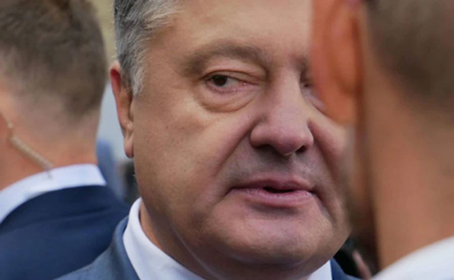 Порошенко визнав поразку і привітає Зеленського