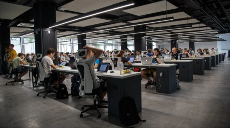 Безработица и финансовая катастрофа – действительно ли ИИ разрушит экономику в будущем?