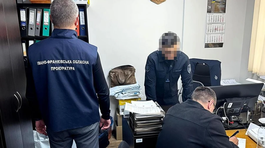 Не платишь — мобилизация: разоблачили полицейского, вымогавшего деньги у бизнесмена