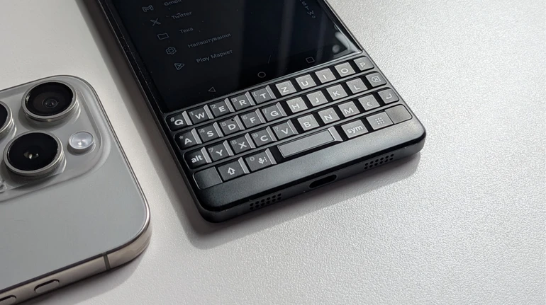 Друге життя QWERTY. Як телефони з фізичною клавіатурою повертаються після смерті BlackBerry