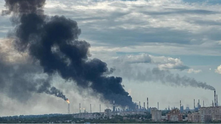 Ukrainian drones knock out up to 40% of Russia's oil refining capacity – FT