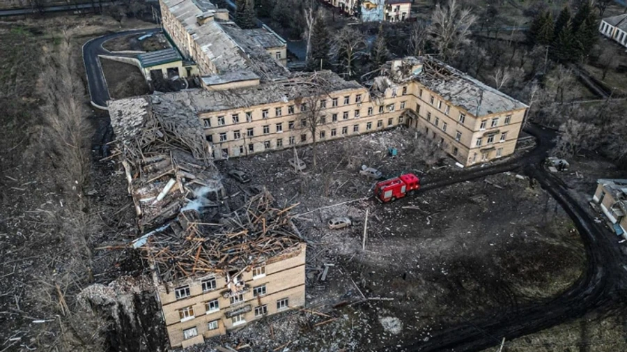 Удар по Селидовому: спасатели и полиция показали последствия атаки
