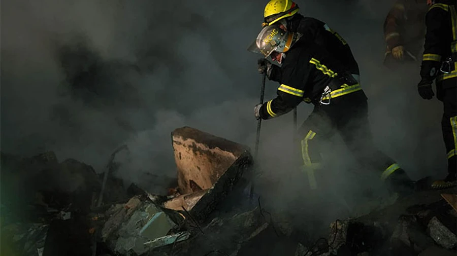 Разведка Британии: РФ ударила по дому в Днепре неточной ракетой и лживо обвинила украинскую ПВО