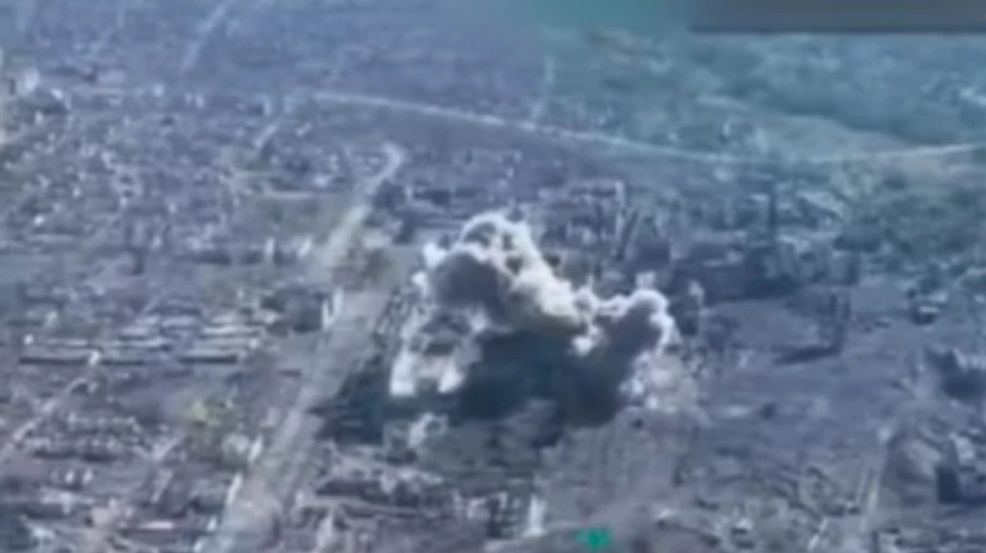 Ukraine's Air Force strikes Russian troop cluster in shelter in Toretsk, Donetsk Oblast – video