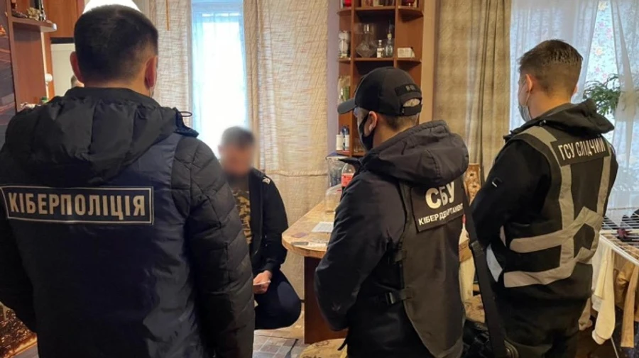 Украли 10 млн с помощью SIM-карт: киберполиция разоблачила группировку