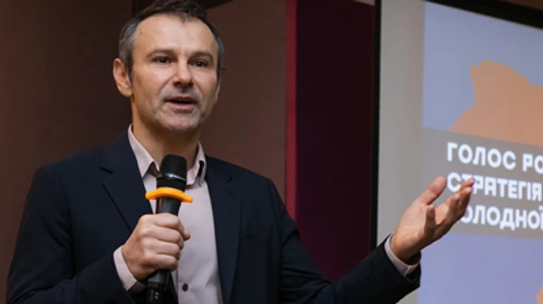 Здався без бою? Якою була політична кар'єра Вакарчука