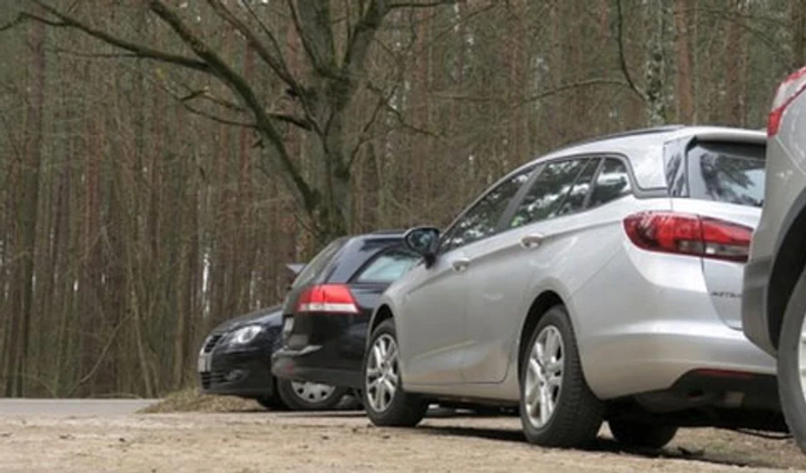 У Польщі чоловік 3 дні прожив у машині, бо боявся заразити коронавірусом сім'ю
