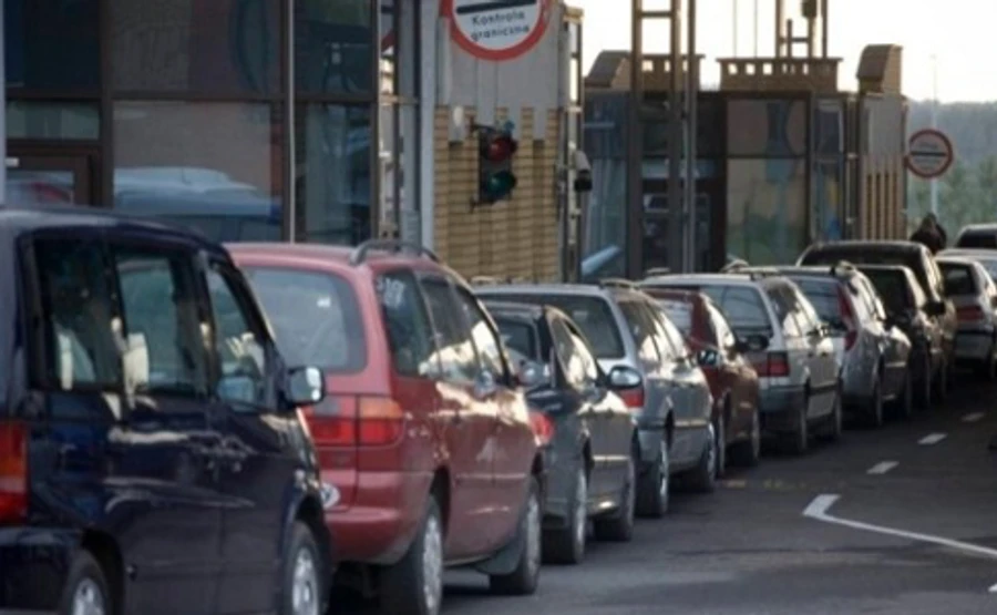 Пограничники: В очередях на въезд в Украину - сотни авто
