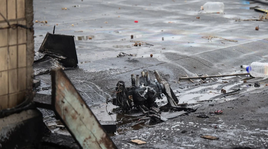 Russians hit Mykolaiv early in the morning: high-rise's roof ablaze