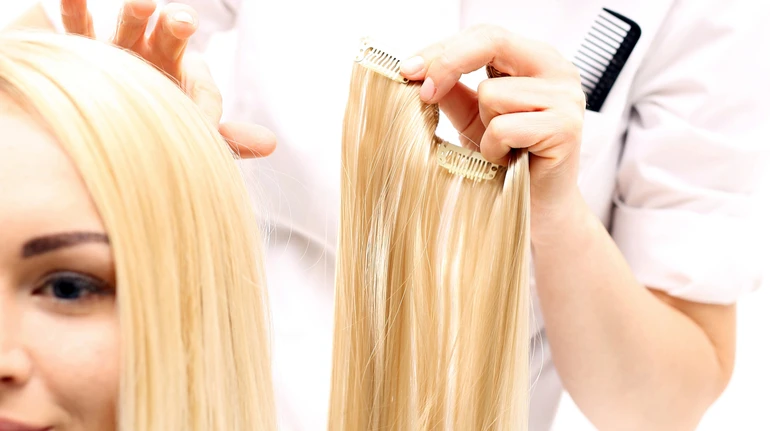 Майже всі зразки – з токсичними домішками: вчені перевірили склад нарощеного волосся