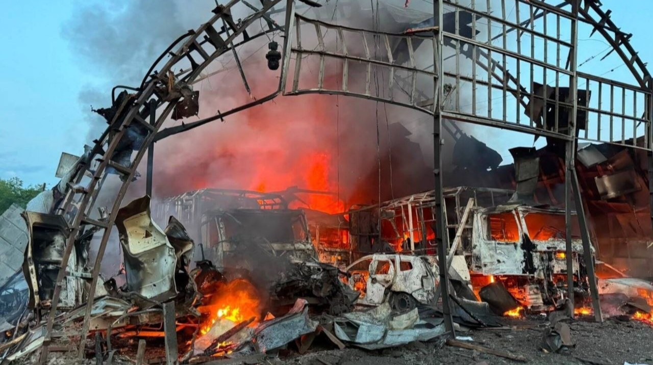 Росіяни били по АЗС і складу техніки на Дніпропетровщині та по промпідприємству на Полтавщині