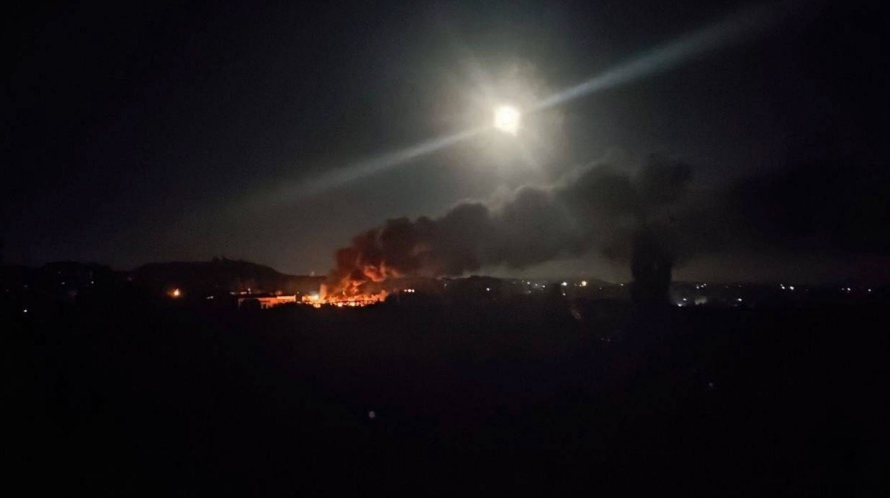 В окупованому Донецьку пролунали вибухи: спалахнула пожежа В окупованому Донецьку пролунали вибухи: спалахнула пожежа