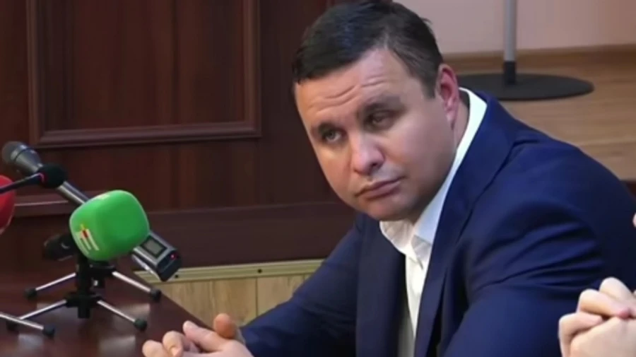 Заволодіння 312 мільйонами МОУ: суд зняв браслет стеження з екснардепа Микитася