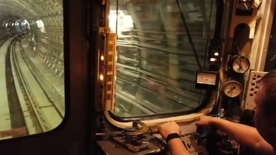 Кличко: Оновленою ділянкою між київськими станціями метро пройшов пробний потяг