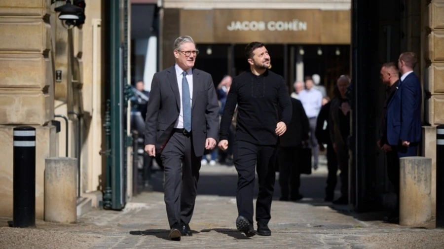 Зеленський у Парижі заявив, що Росія готується до нових наступів на три області