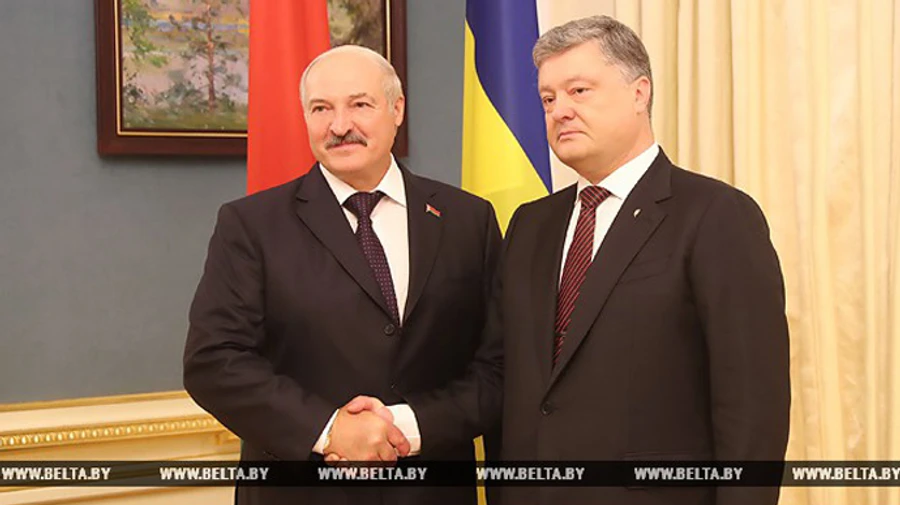 Порошенко просить ввести санкції і припинити польоти над Білоруссю