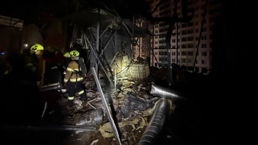 Russia attacks Kyiv Oblast: man injured, houses damaged and business on fire – photos