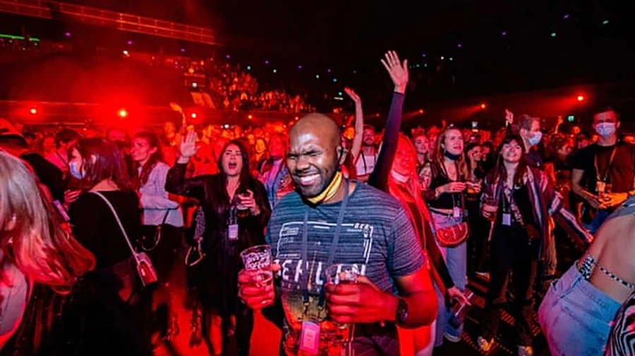 В Амстердамі 1300 людей покликали в клуб задля COVID-експерименту