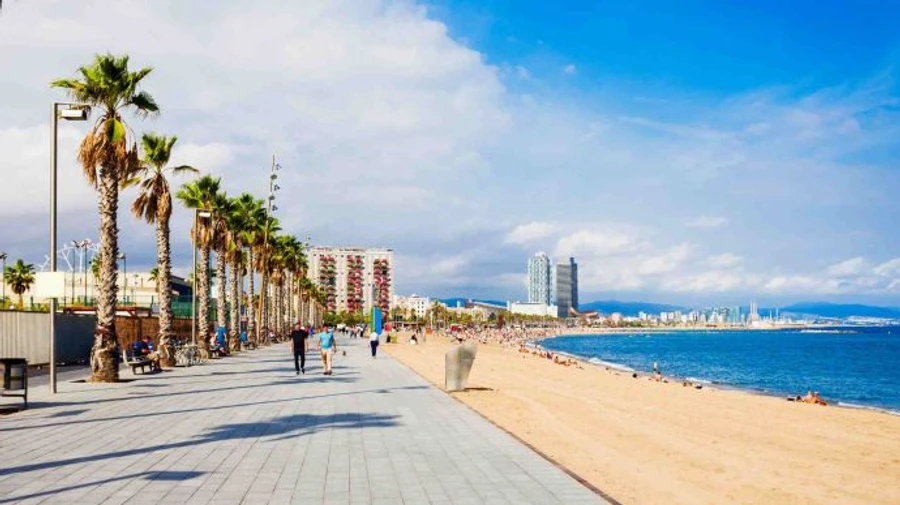 У Барселоні людям дозволили відпочивати на пляжах у певні години