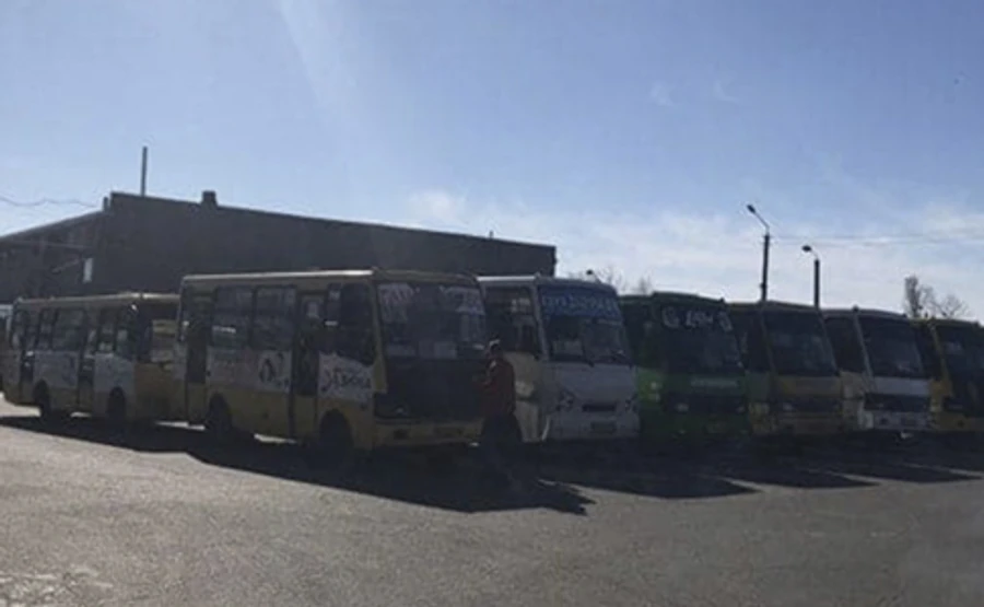 Карантин в Одессе: маршрутки не вышли на линии, общественный транспорт переполнен