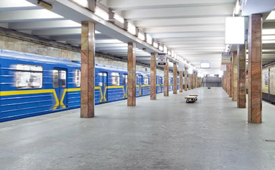 Прокуратура начала расследовать избиение полицейским мужчины в столичном метро