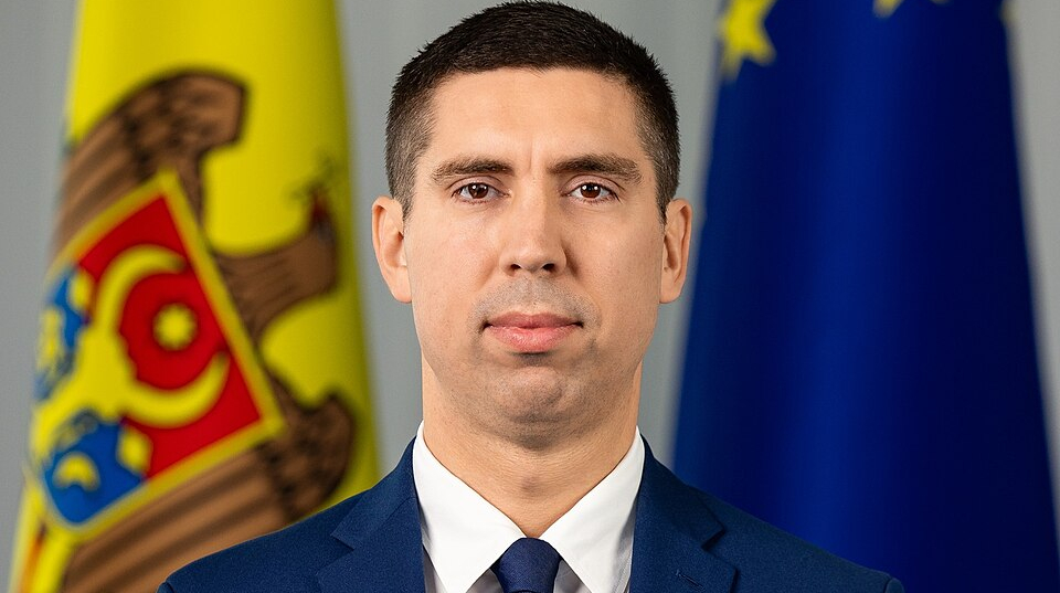 "Квиток на війну": глава МЗС Молдови попередив про ризики отримання паспортів РФ