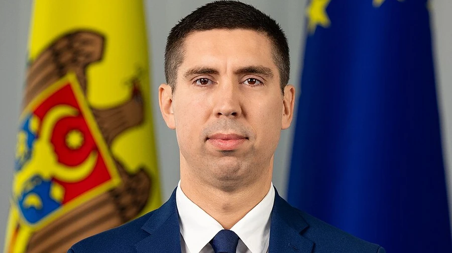 Квиток на війну: глава МЗС Молдови попередив про ризики отримання паспортів РФ