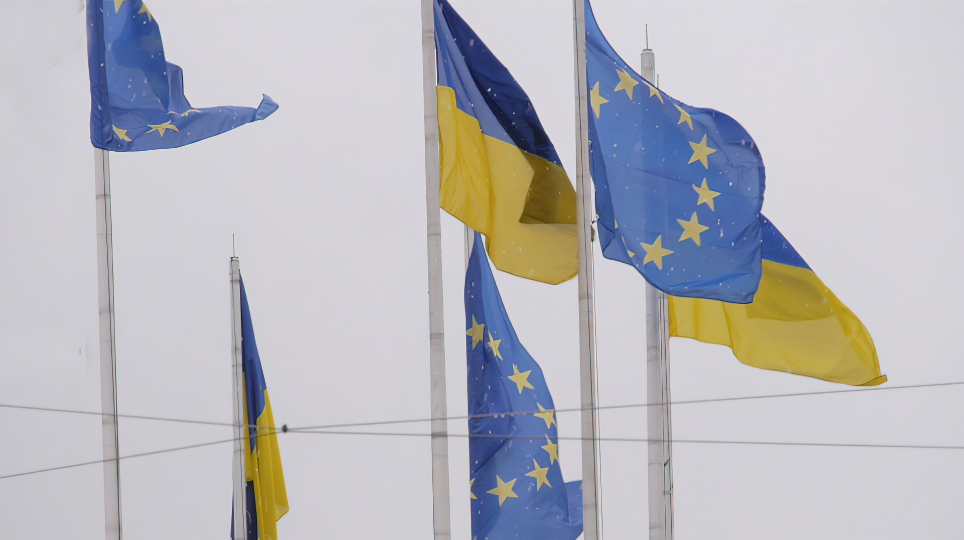 Майже 70% українців підтримують вступ до ЄС, понад 60% – до НАТО