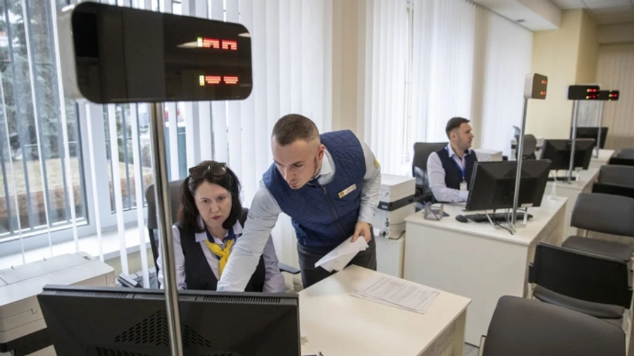 Останній день оновлення даних: у КМДА кажуть, що ЦНАПи залучили максимум працівників