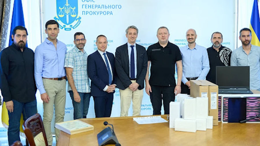 Франція передала Україні обладнання для створення 3D-моделей місць воєнних злочинів