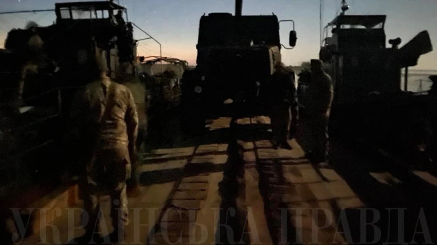 Освобождение Змеиного: как Богдана и Цезарь подкрадывались к врагу на понтонах