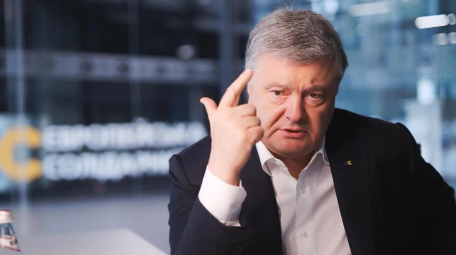 Порошенко вимагає відкликати і звільнити Пристайка з посади посла