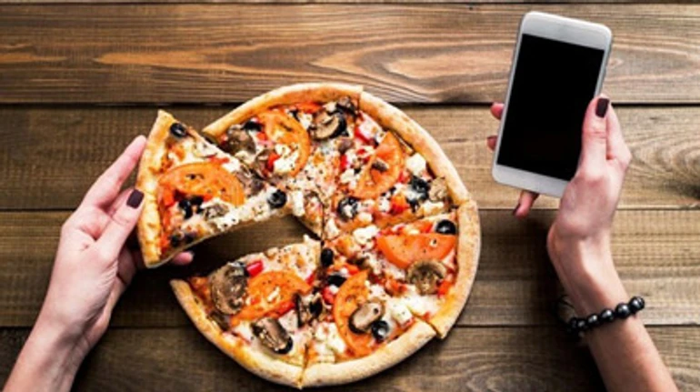 Культ їжі поза домом: як українці проміняли свої кухні на фудзони