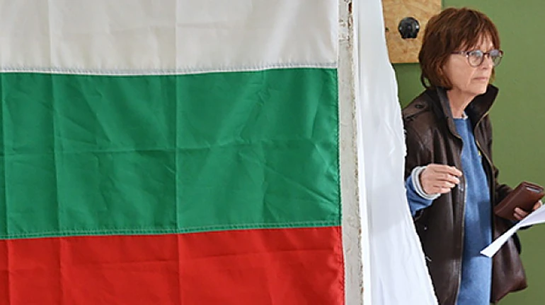 Вибори у Болгарії: шоумен мінімально відстає від партії влади