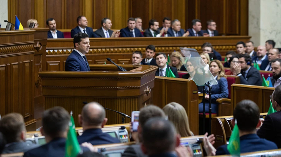 Раду та офіс Зеленського розсварив закон, який дозволить звільняти міністрів