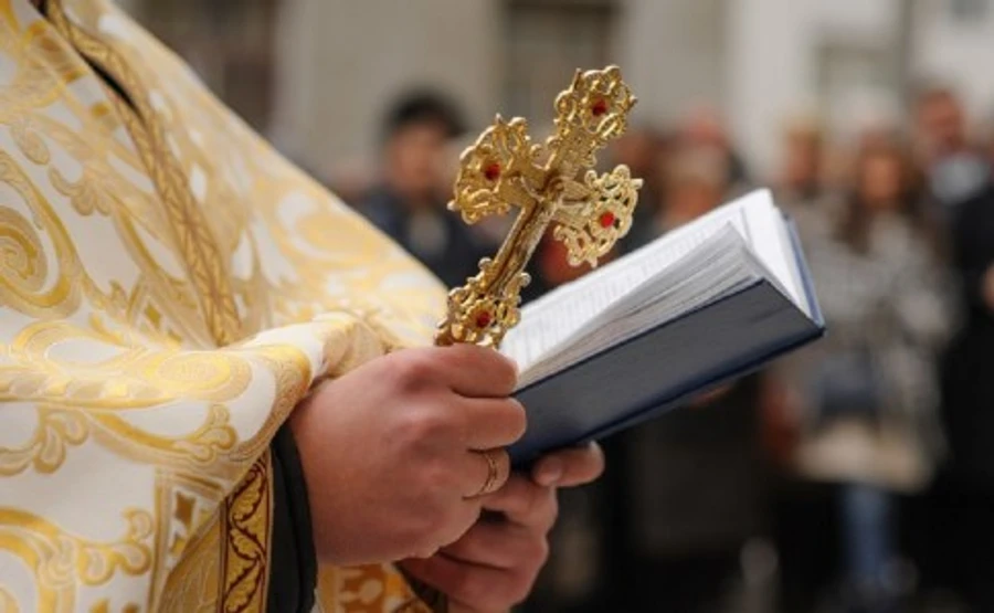 Священник із коронавірусом відмовився ізолюватись від вірян на Буковині