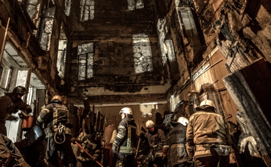 Пожежа у коледжі: від травм, отриманих під час ліквідації, помер рятувальник