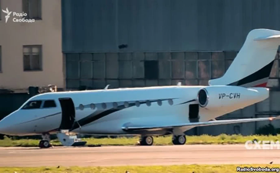 Схемы показали, на каких самолетах летают депутаты